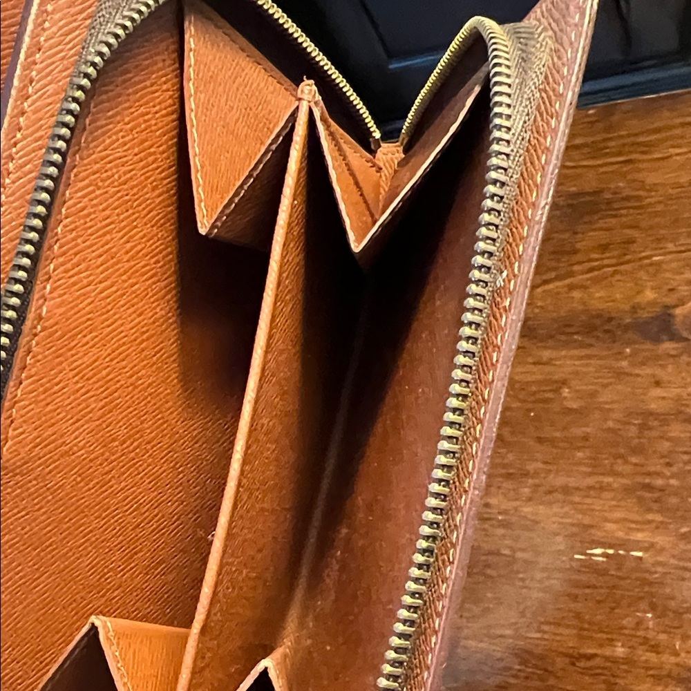 Authentic Vintage Louis Vuitton Monogram Card Wallet - Picture 13 of 17